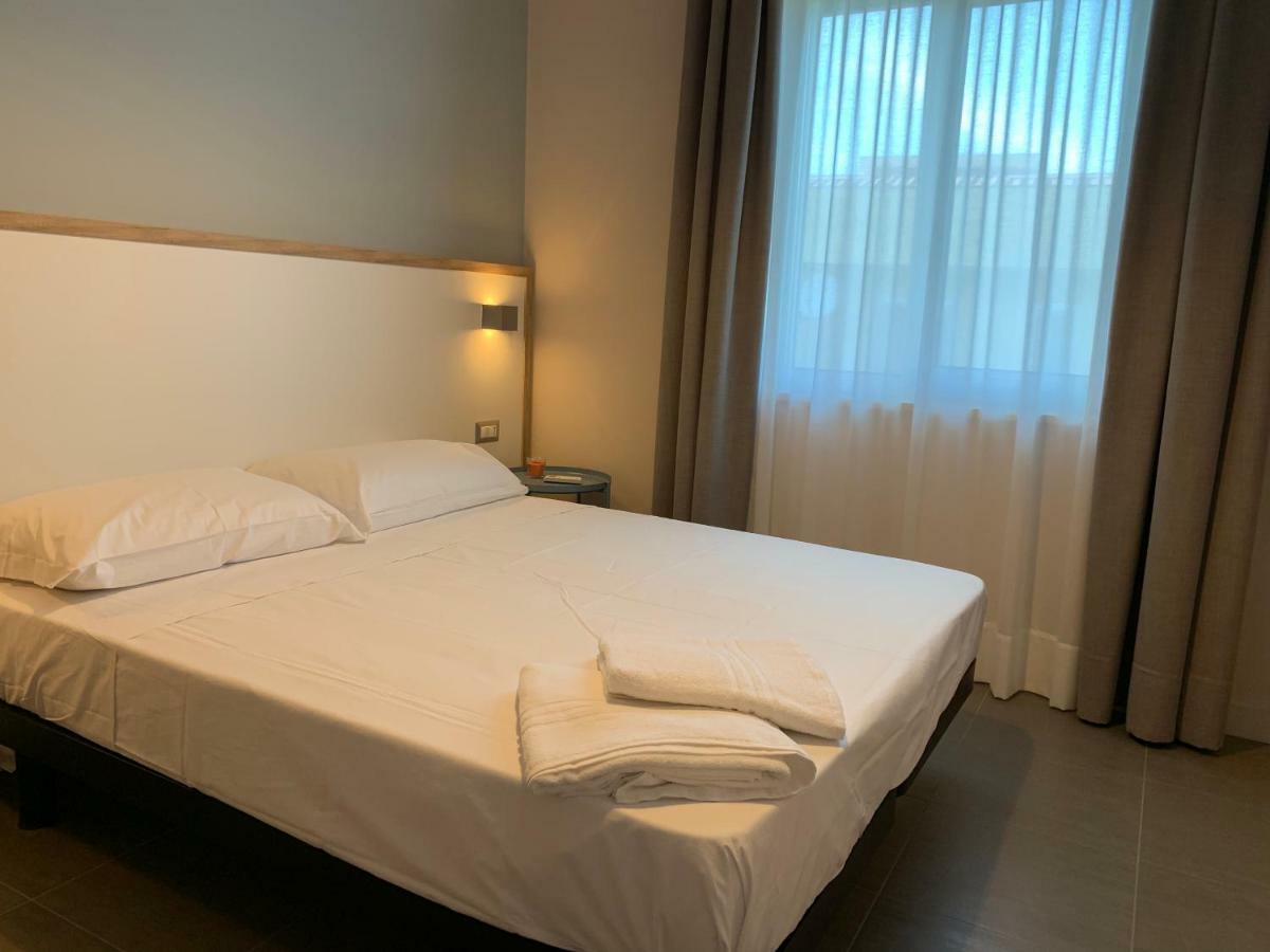Red'S Apartments Torre Melissa 外观 照片