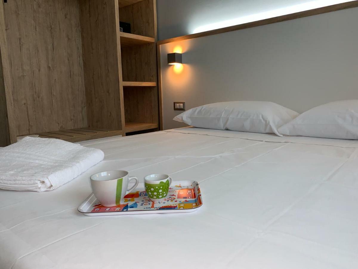 Red'S Apartments Torre Melissa 外观 照片